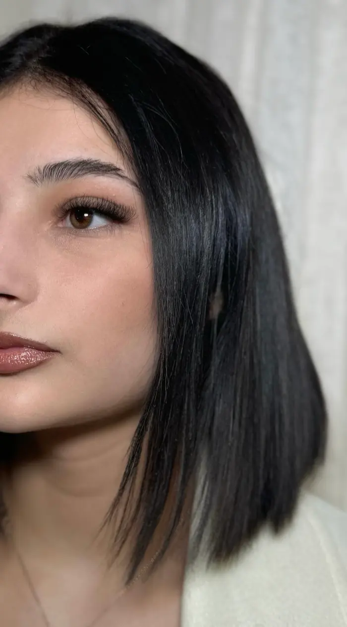 Regard sublimé : sourcils redessinés et cils rehaussés