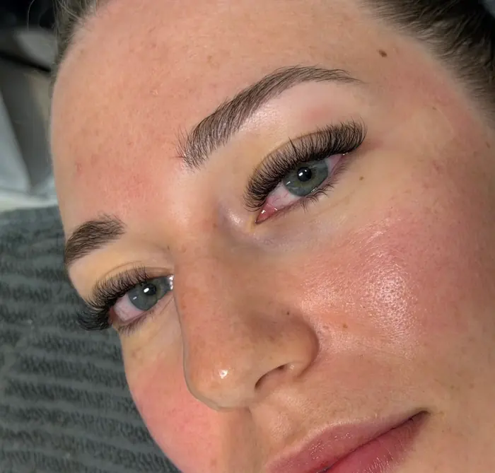 Extensions de cils effet naturel, cil à cil